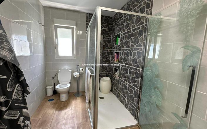Image No.17-4 Bed Country House for sale