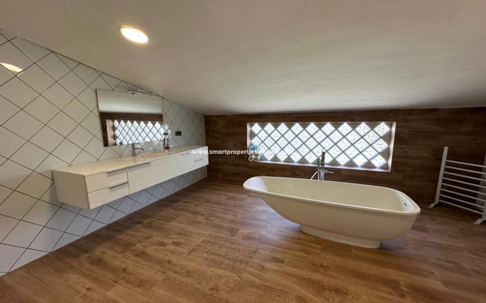 Image No.31-4 Bed Country House for sale