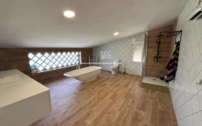 Image No.5-4 Bed Country House for sale