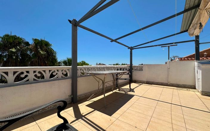 Image No.16-2 Bed Townhouse for sale