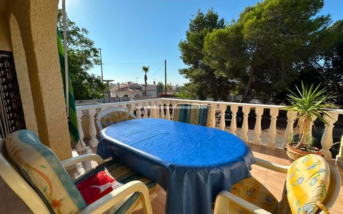 Image No.25-4 Bed Townhouse for sale
