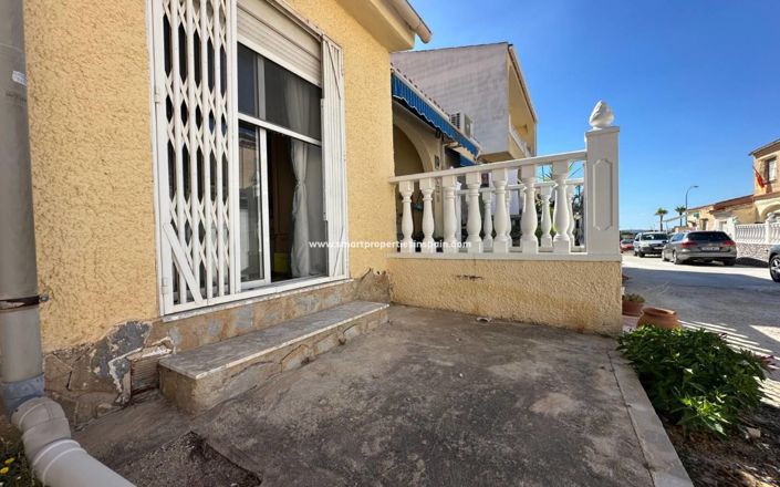 Image No.20-3 Bed Townhouse for sale