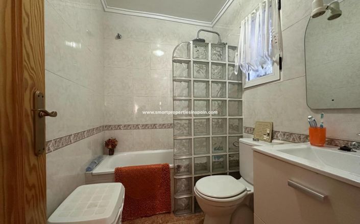Image No.18-3 Bed Property for sale