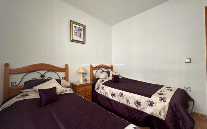 Image No.23-3 Bed Property for sale