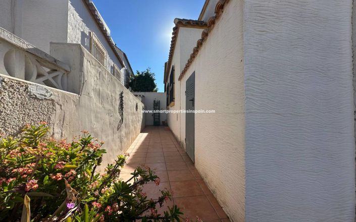 Image No.28-3 Bed Property for sale