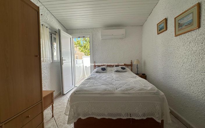 Image No.14-3 Bed Townhouse for sale