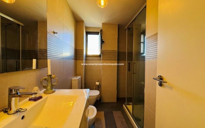 Image No.20-3 Bed Apartment for sale
