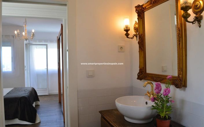 Image No.17-1 Bed Townhouse for sale