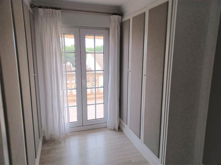 Image No.20-4 Bed Villa / Detached for sale