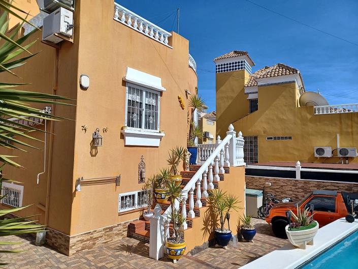 Image No.1-4 Bed Villa for sale