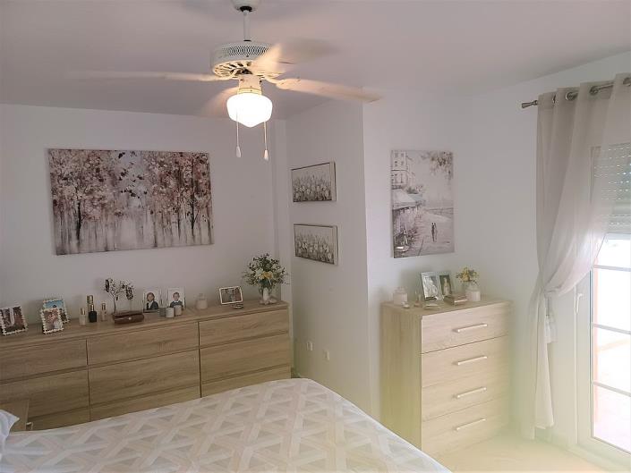 Image No.17-3 Bed House for sale