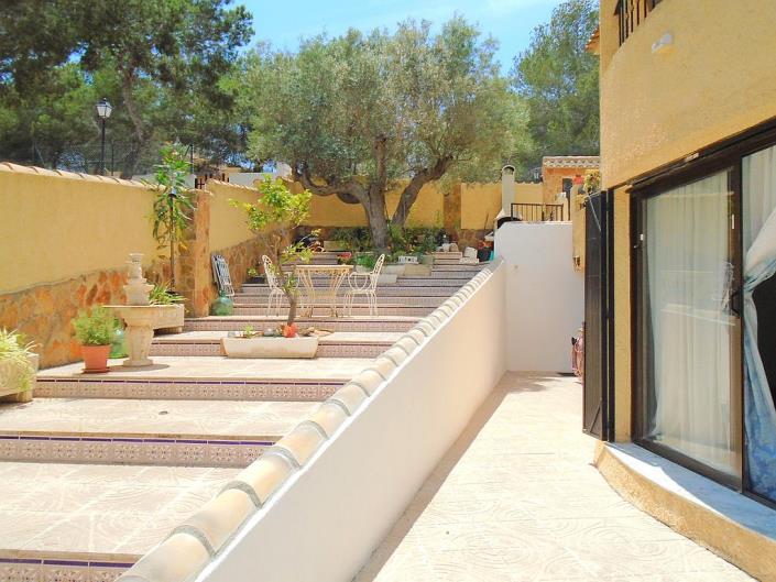 Image No.8-6 Bed Villa / Detached for sale