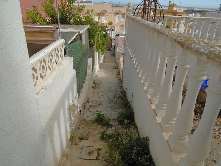 Image No.8-6 Bed House for sale