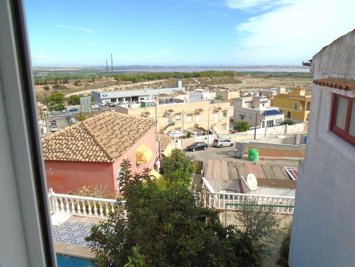 Image No.18-6 Bed House for sale