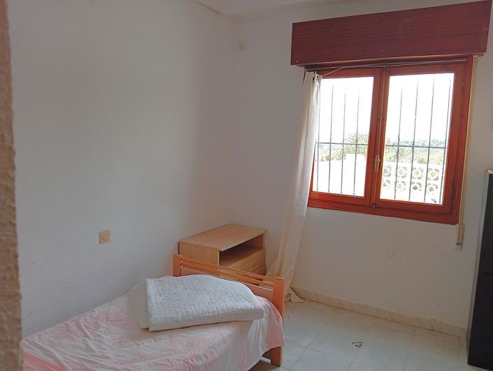 Image No.12-4 Bed Townhouse for sale