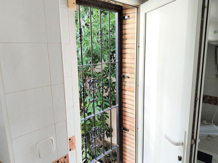 Image No.16-2 Bed Townhouse for sale