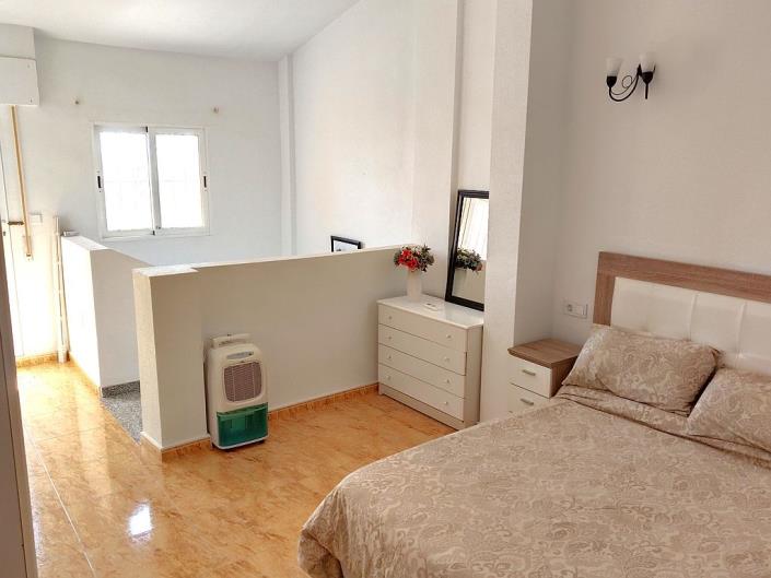 Image No.19-3 Bed Townhouse for sale