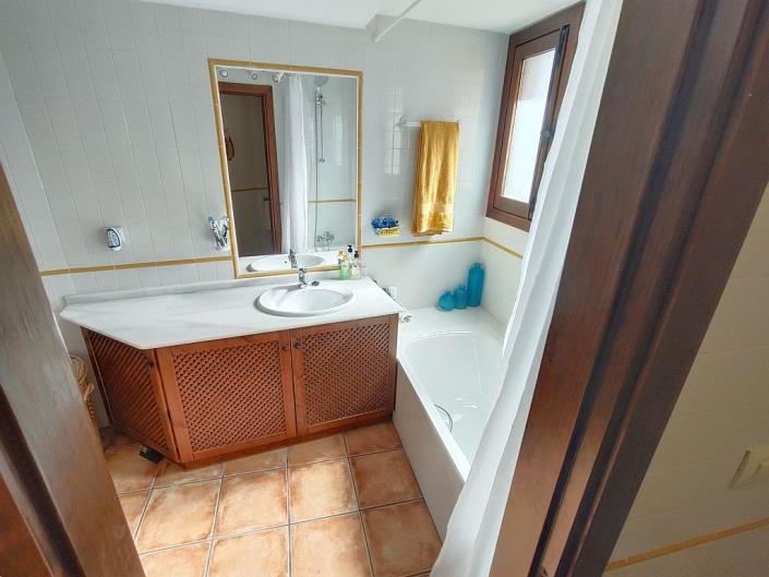 Image No.16-2 Bed Apartment for sale