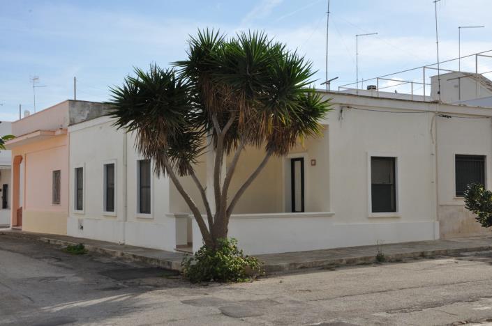 Image No.1-2 Bed House for sale