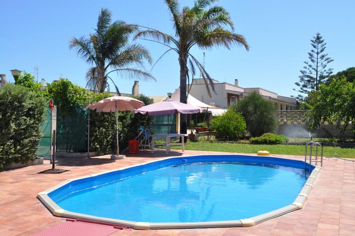 Image No.1-3 Bed Villa / Detached for sale
