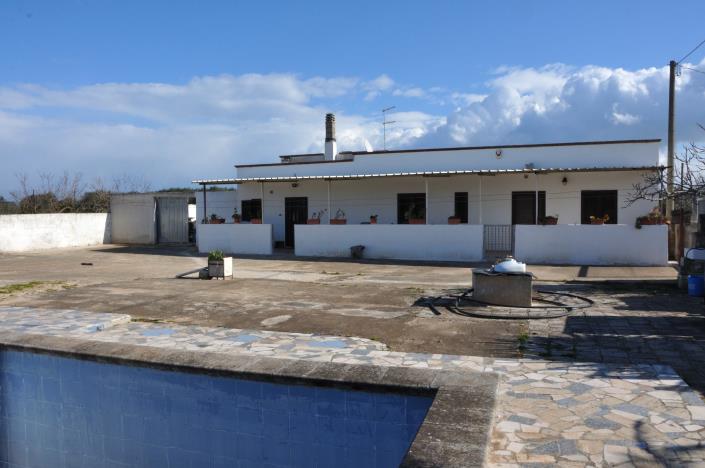 Image No.1-Villa / Détaché de 2 chambres à vendre à Brindisi