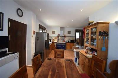property128915395