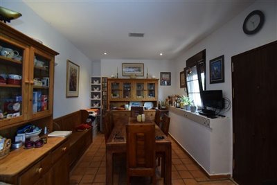 property128915176