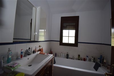 property128915192