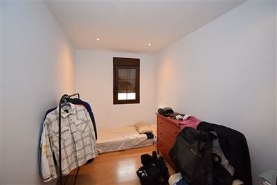 property128915975