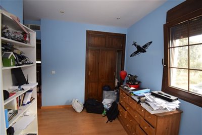 property128915258