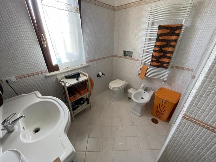 Image No.35-8 Bed Villa for sale