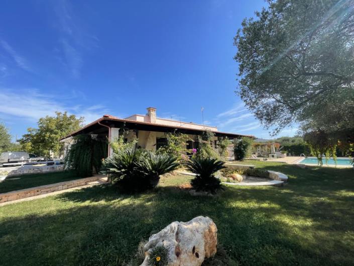 Image No.56-8 Bed Villa for sale