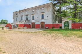Image No.3-6 Bed Farmhouse for sale