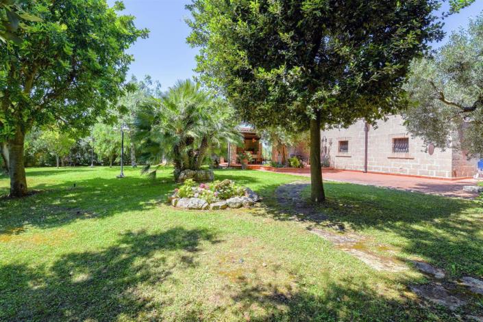 Image No.9-8 Bed Villa for sale