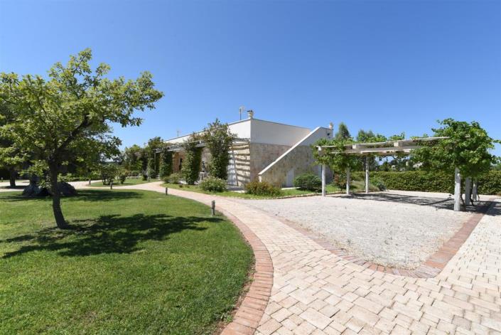 Image No.34-8 Bed Villa for sale