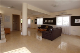 Image No.2-Villa de 3 chambres à vendre à Ayia Napa