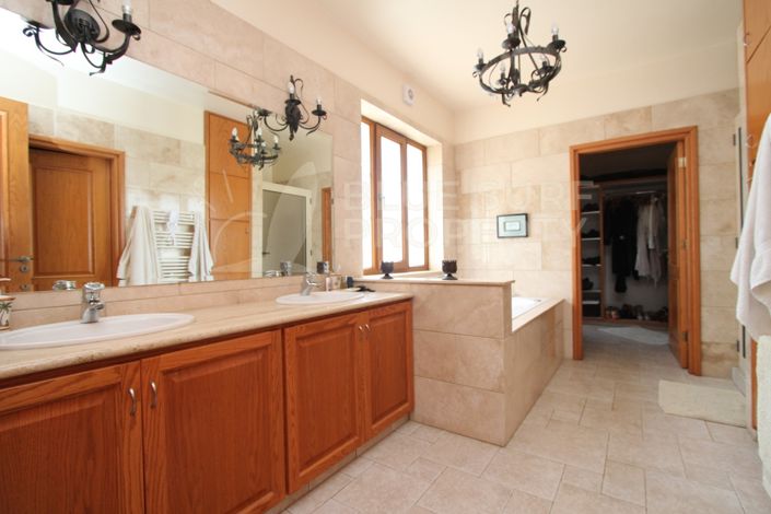 Image No.10-Villa de 6 chambres à vendre à Protaras