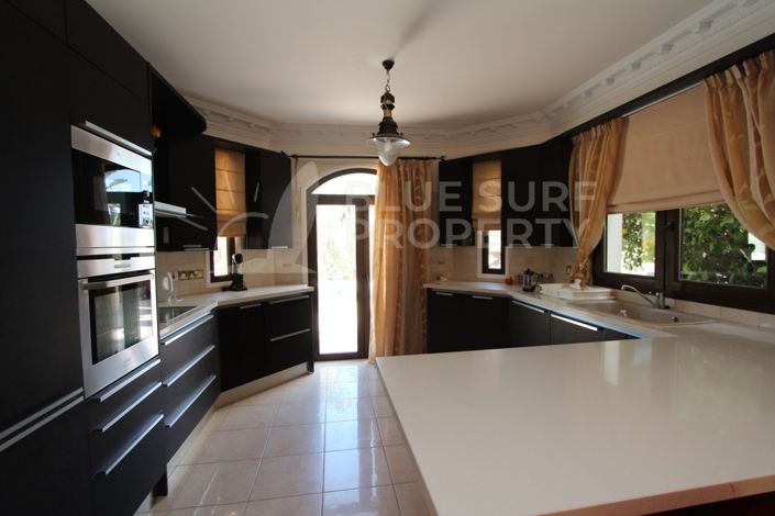 Image No.10-4 Bed Villa for sale