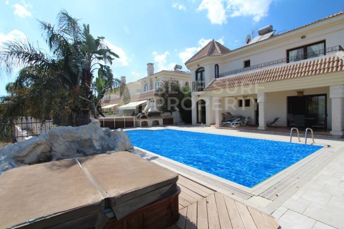 Image No.3-4 Bed Villa for sale