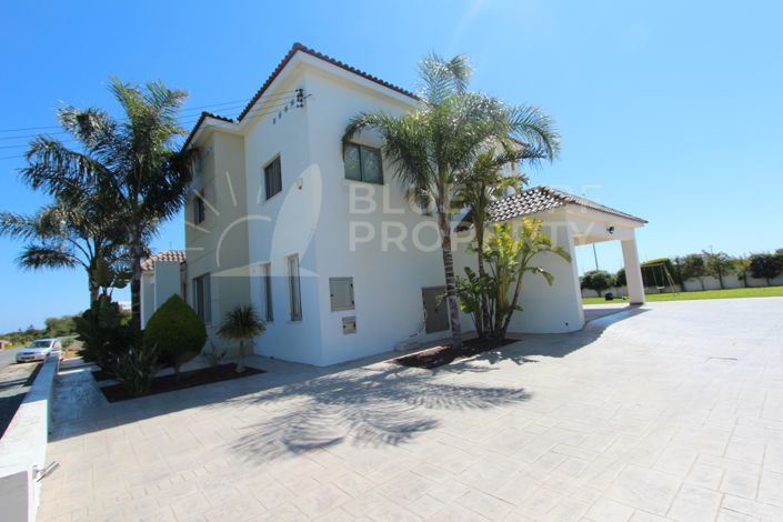 Image No.2-5 Bed Villa for sale
