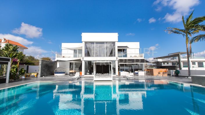 Image No.2-Villa de 5 chambres à vendre à Famagusta