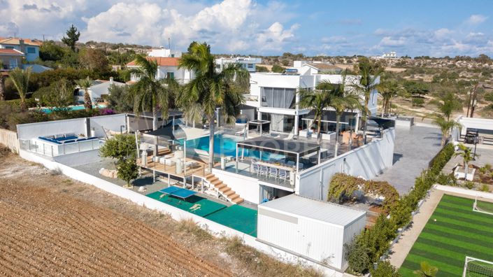 Image No.3-Villa de 5 chambres à vendre à Famagusta