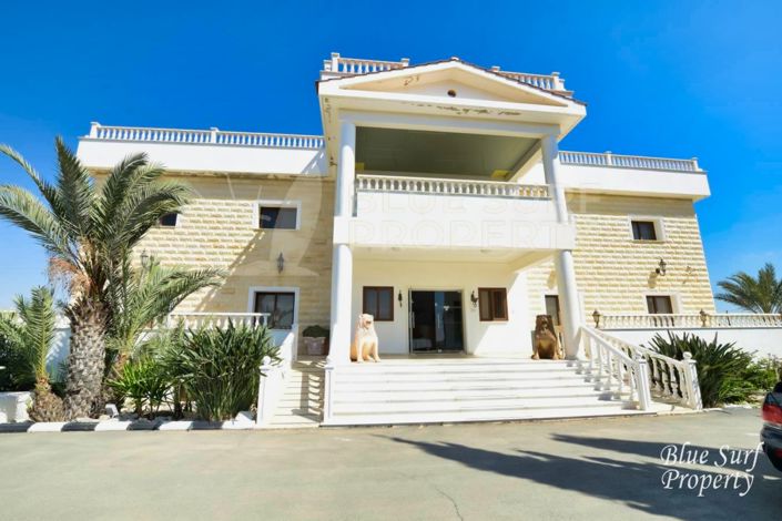 Image No.1-Villa de 21 chambres à vendre à Deryneia