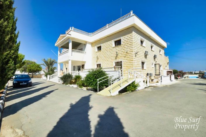 Image No.2-21 Bed Villa for sale