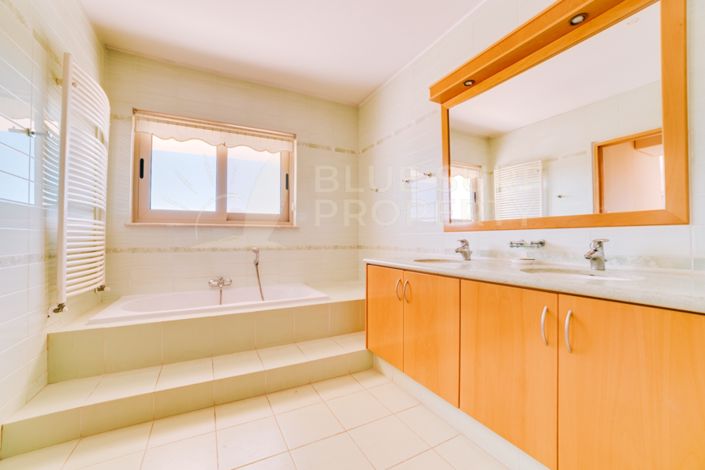 Image No.42-Villa de 7 chambres à vendre à Protaras