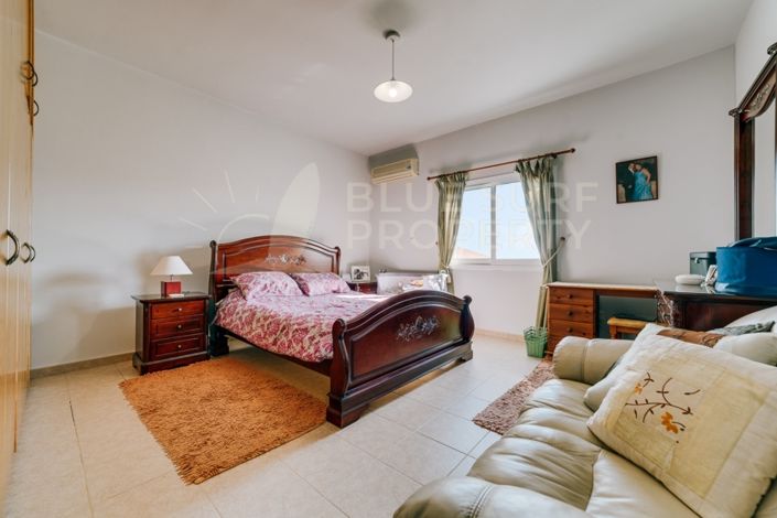 Image No.11-2 Bed Townhouse for sale