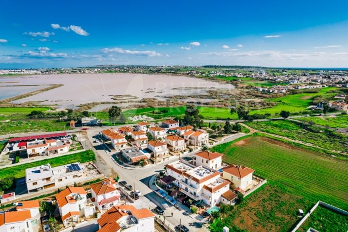 Image No.20-2 Bed Townhouse for sale