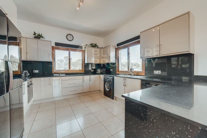 Image No.10-4 Bed Villa for sale