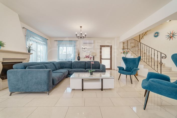 Image No.3-4 Bed Villa for sale