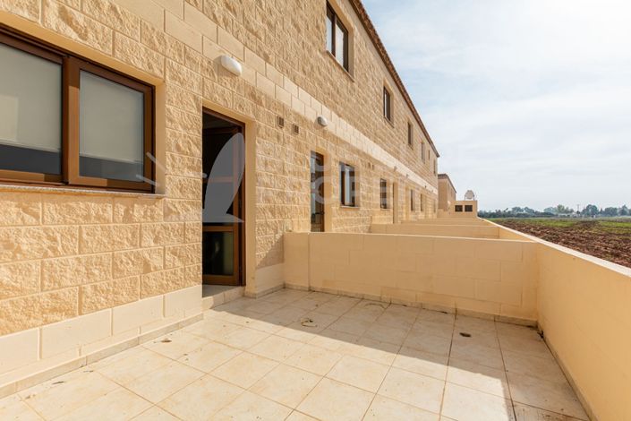 Image No.15-2 Bed Townhouse for sale